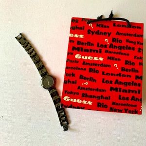 Black small watch: guess